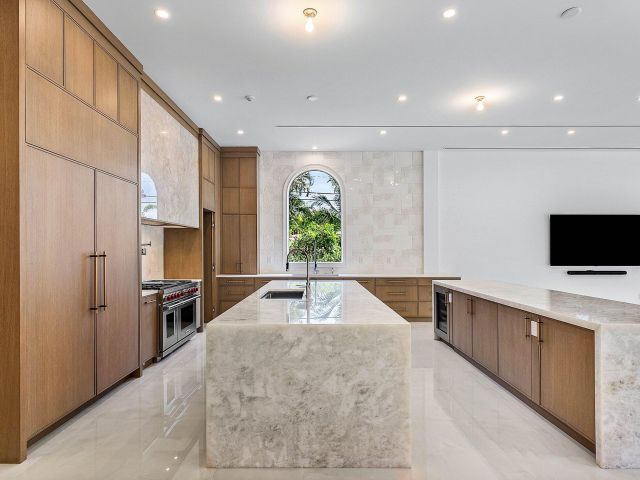 Продажа дома по адресу 2002 NW 4th Avenue - фото 6315388