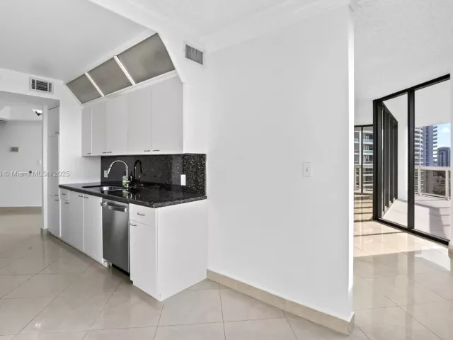 Продажа квартиры #1405 - фото 6330809