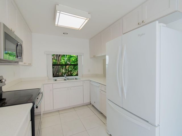 Дом в аренду по адресу 6090 Aloma Lane - фото 6391291