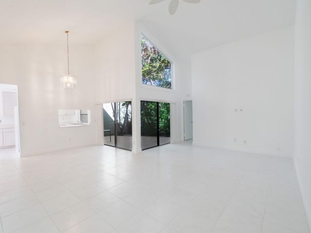 Дом в аренду по адресу 6090 Aloma Lane - фото 6391293