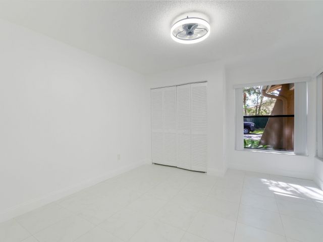 Дом в аренду по адресу 6090 Aloma Lane - фото 6391296