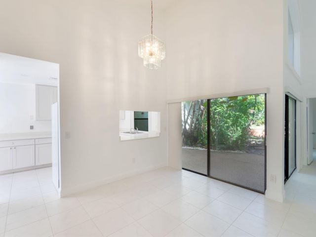 Дом в аренду по адресу 6090 Aloma Lane - фото 6391298