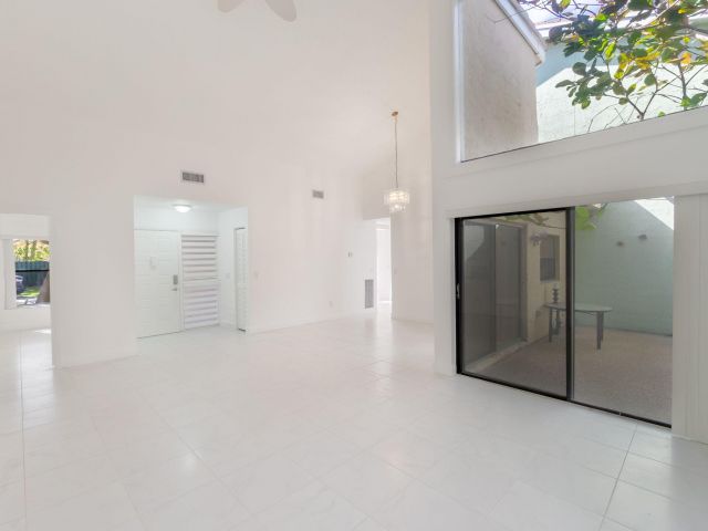 Дом в аренду по адресу 6090 Aloma Lane - фото 6391299