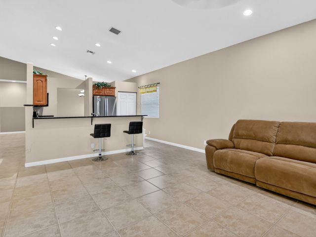 Дом в аренду по адресу 3511 NW 4th Avenue - фото 6437304