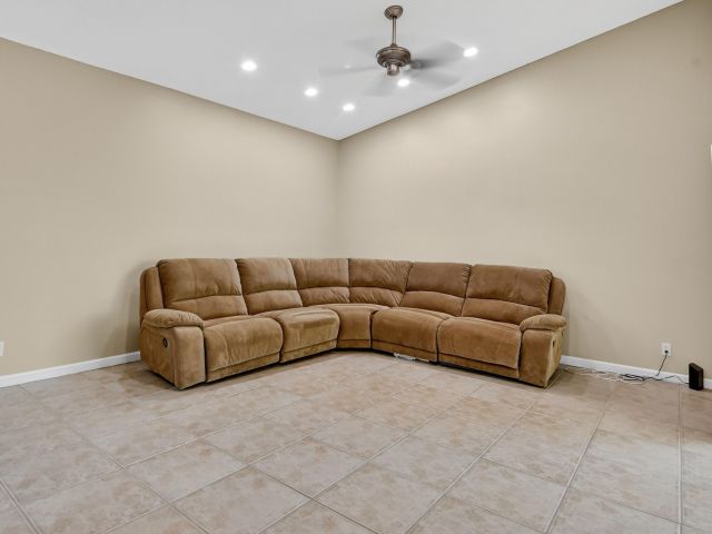 Дом в аренду по адресу 3511 NW 4th Avenue - фото 6437305