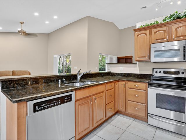 Дом в аренду по адресу 3511 NW 4th Avenue - фото 6437306