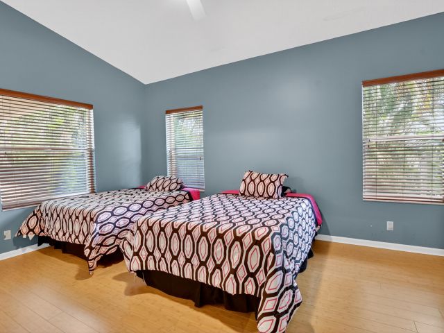 Дом в аренду по адресу 3511 NW 4th Avenue - фото 6437310