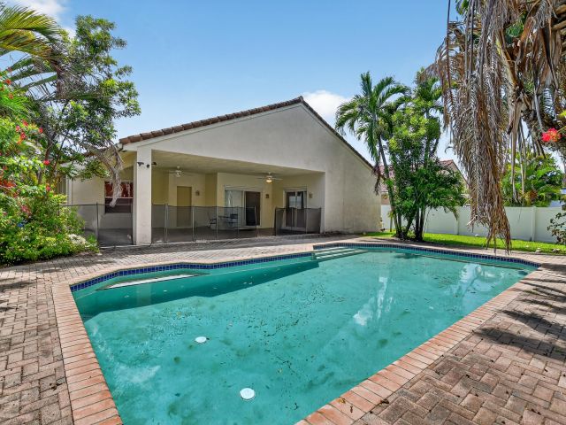 Дом в аренду по адресу 3511 NW 4th Avenue - фото 6437321