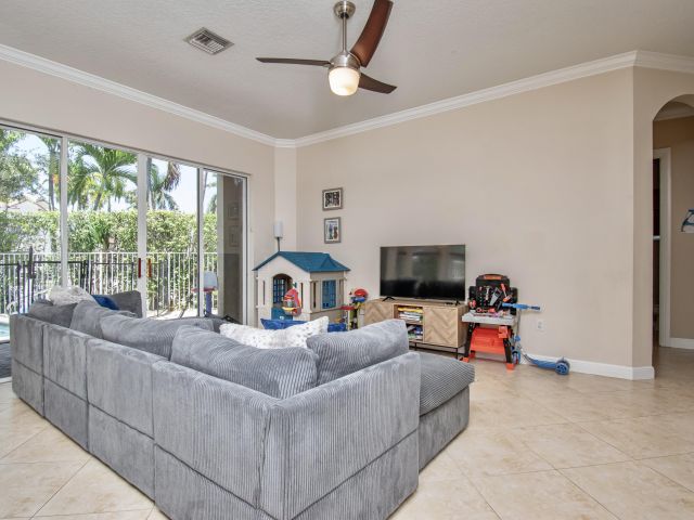 Продажа дома по адресу 9851 Palma Vista Way - фото 6688657