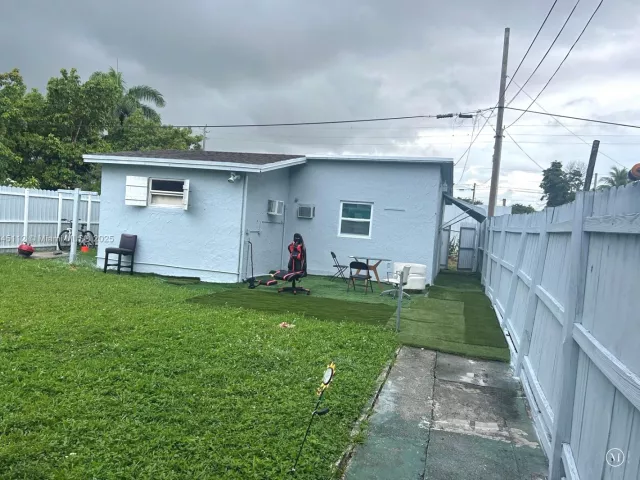 Продажа дома по адресу 2708 NW 22nd Ct - фото 6322873