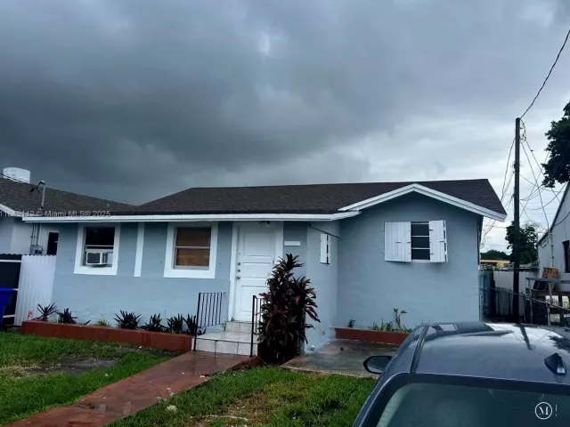 Продажа дома по адресу 2708 NW 22nd Ct - фото 6322874