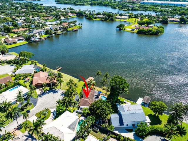 Дом в аренду по адресу 25 NW 24th Court - фото 6362648