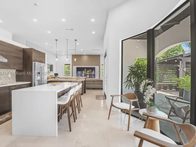 Продажа дома по адресу 331 SW 124th Ave - фото 8204866