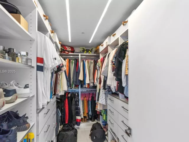 Продажа квартиры #2102 - фото 6335974