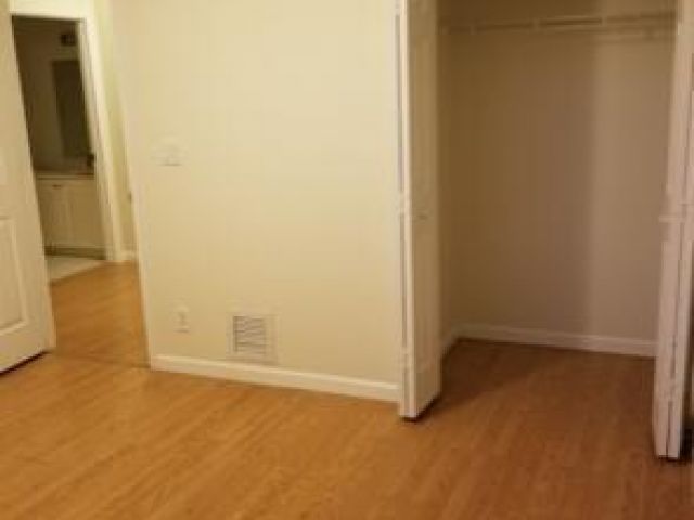 Дом в аренду по адресу 3256 Commodore Court - фото 6326317