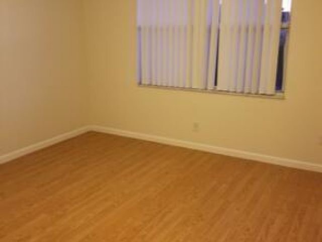 Дом в аренду по адресу 3256 Commodore Court - фото 6326318