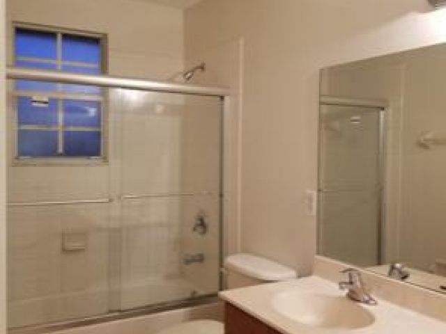 Дом в аренду по адресу 3256 Commodore Court - фото 6326320