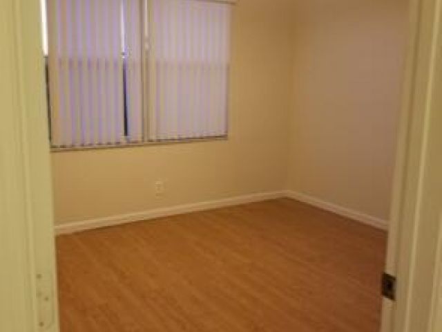 Дом в аренду по адресу 3256 Commodore Court - фото 6326323