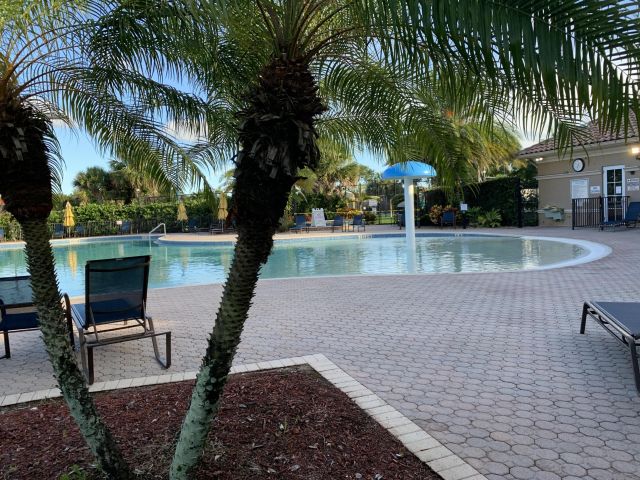 Дом в аренду по адресу 3256 Commodore Court - фото 6326327