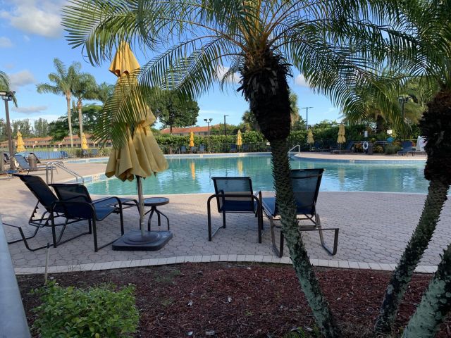 Дом в аренду по адресу 3256 Commodore Court - фото 6326328