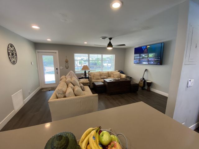 Продажа дома по адресу 124 SE 11th Street - фото 6337067