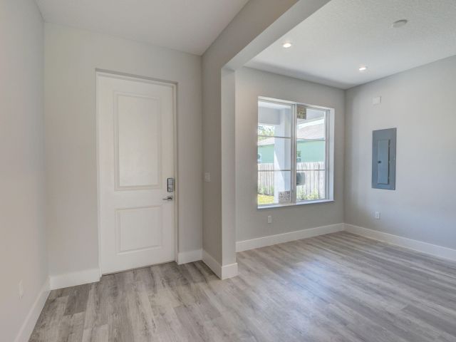 Продажа дома по адресу 715 NW 1st Street - фото 6392256