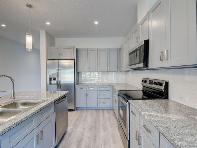 Продажа дома по адресу 715 NW 1st Street - фото 6718691