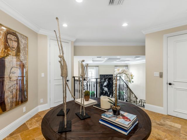 Продажа дома по адресу 809 NE 71st Street - фото 6391565