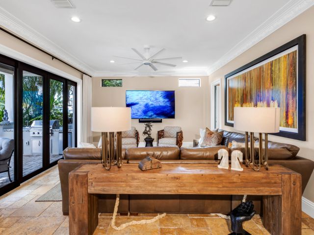 Продажа дома по адресу 809 NE 71st Street - фото 6391568