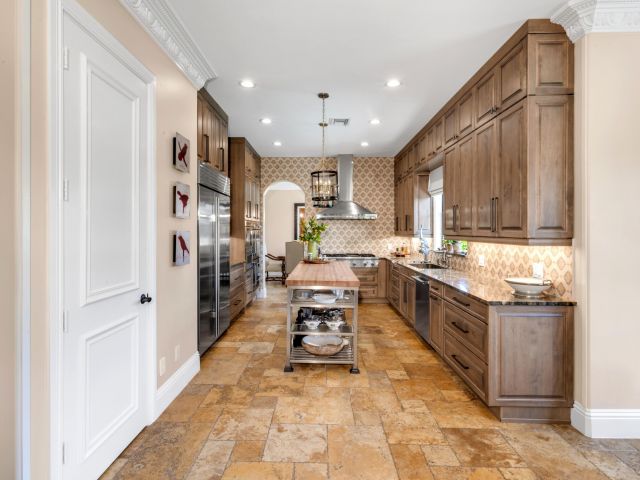 Продажа дома по адресу 809 NE 71st Street - фото 6391571