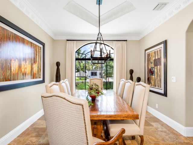 Продажа дома по адресу 809 NE 71st Street - фото 6391572