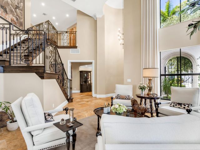 Продажа дома по адресу 809 NE 71st Street - фото 6391575