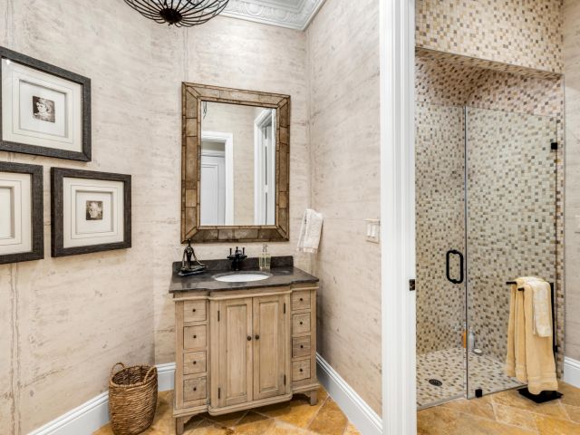 Продажа дома по адресу 809 NE 71st Street - фото 6391577