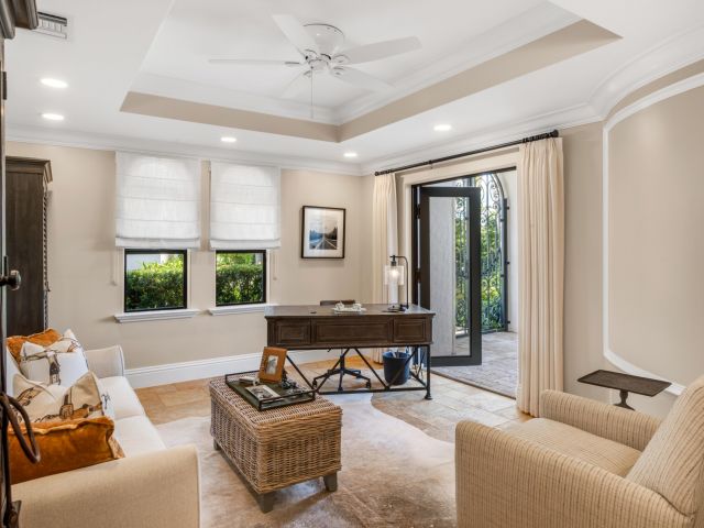 Продажа дома по адресу 809 NE 71st Street - фото 6391578