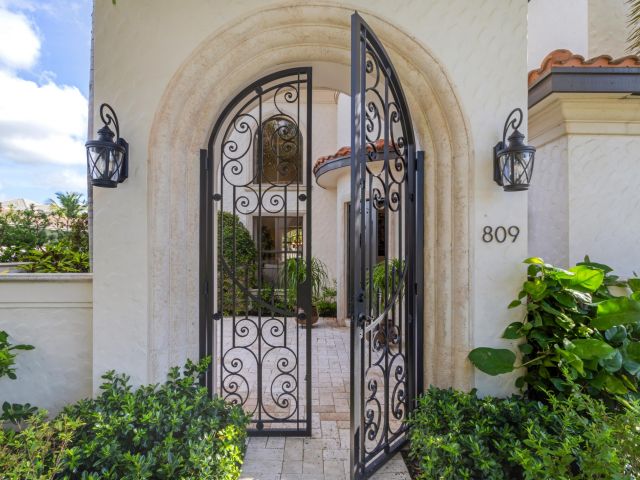 Продажа дома по адресу 809 NE 71st Street - фото 6391580