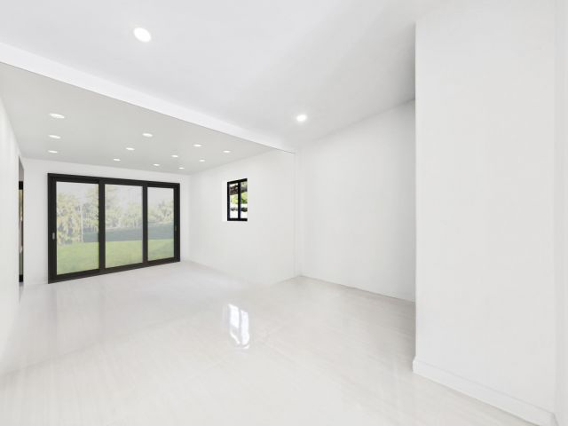 Продажа дома по адресу 1339 NE 15th Avenue - фото 6338991