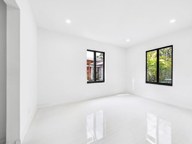 Продажа дома по адресу 1339 NE 15th Avenue - фото 6338993