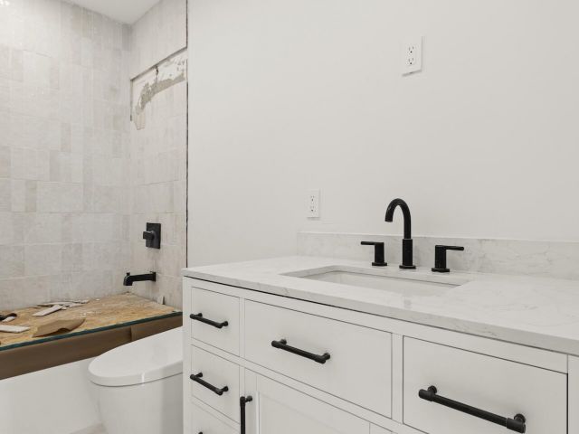 Продажа дома по адресу 1339 NE 15th Avenue - фото 6338994