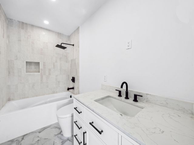 Продажа дома по адресу 1339 NE 15th Avenue - фото 6338995