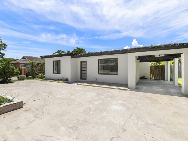 Продажа дома по адресу 1339 NE 15th Avenue - фото 6338999