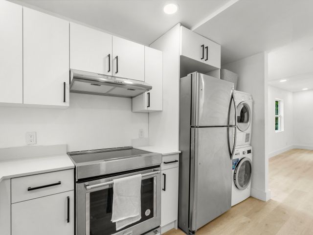 Продажа дома по адресу 114 NW 10th Avenue - фото 6767681