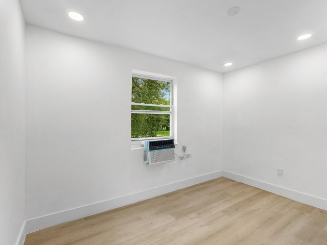 Продажа дома по адресу 114 NW 10th Avenue - фото 6767687