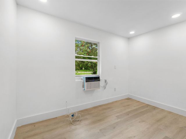 Продажа дома по адресу 114 NW 10th Avenue - фото 6767689