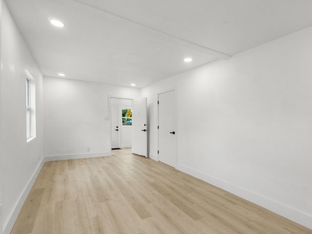 Продажа дома по адресу 114 NW 10th Avenue - фото 6767691