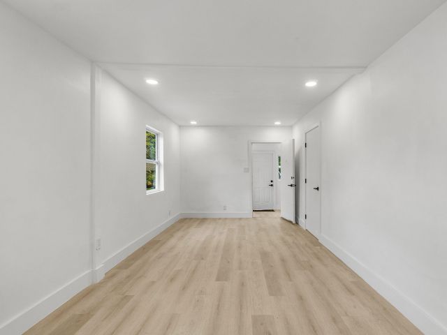 Продажа дома по адресу 114 NW 10th Avenue - фото 6767692