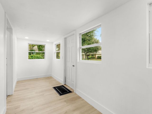 Продажа дома по адресу 114 NW 10th Avenue - фото 6767694