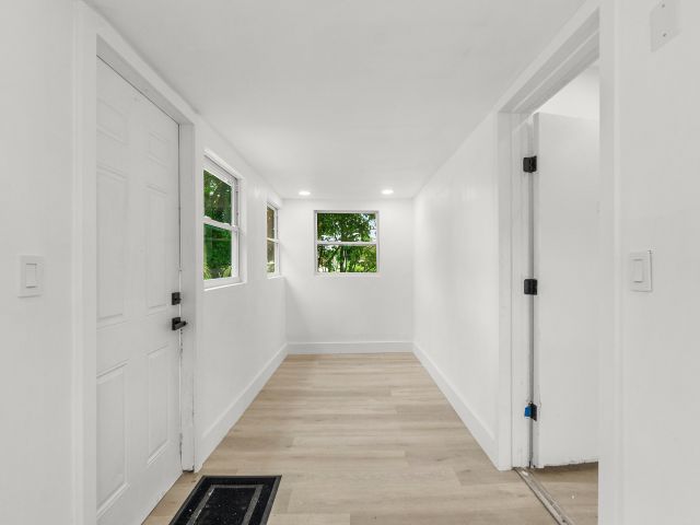 Продажа дома по адресу 114 NW 10th Avenue - фото 6767696