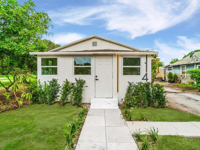 Продажа дома по адресу 114 NW 10th Avenue - фото 6767698