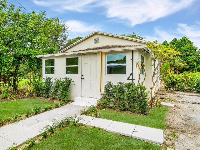 Продажа дома по адресу 114 NW 10th Avenue - фото 6767699