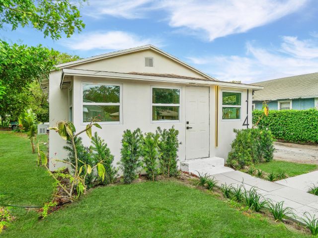 Продажа дома по адресу 114 NW 10th Avenue - фото 6767700